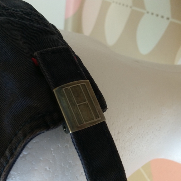 Tommy Hilfiger smap back hat. Size OS - Picture 4 of 6